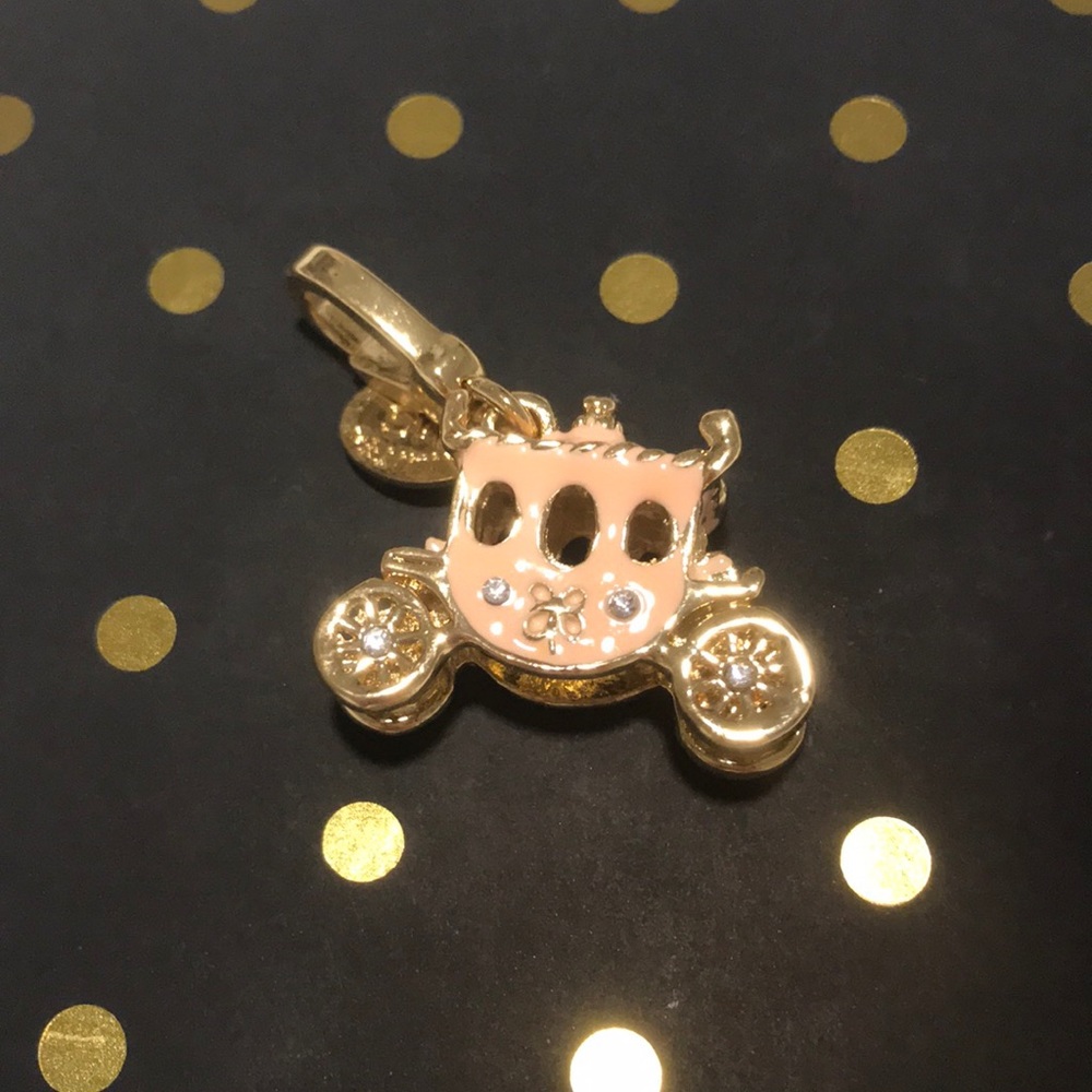 Bracelet charm pink carriage new